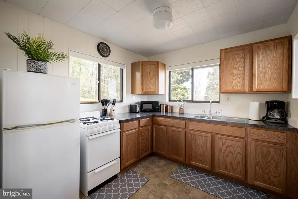 1721 HIGHLAND SPRINGS ROAD Old Fields, WV 26845