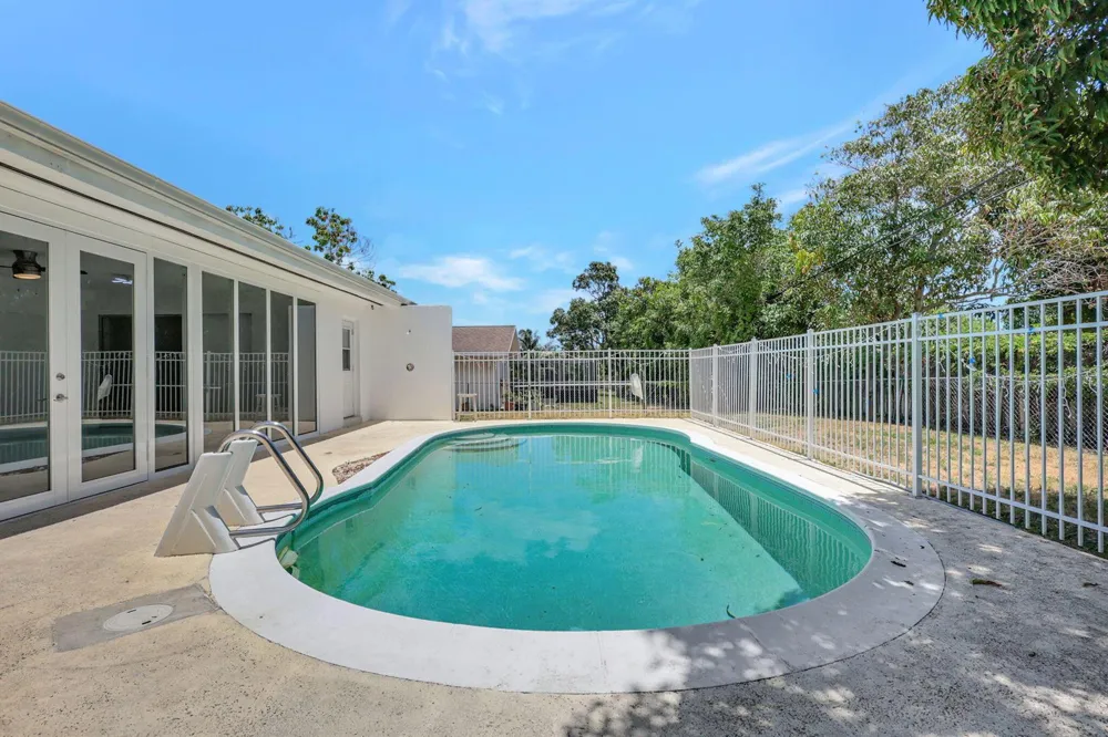 334 SW 13th Avenue Boynton Beach, FL 33435