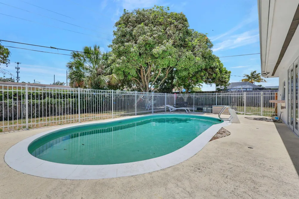 334 SW 13th Avenue Boynton Beach, FL 33435
