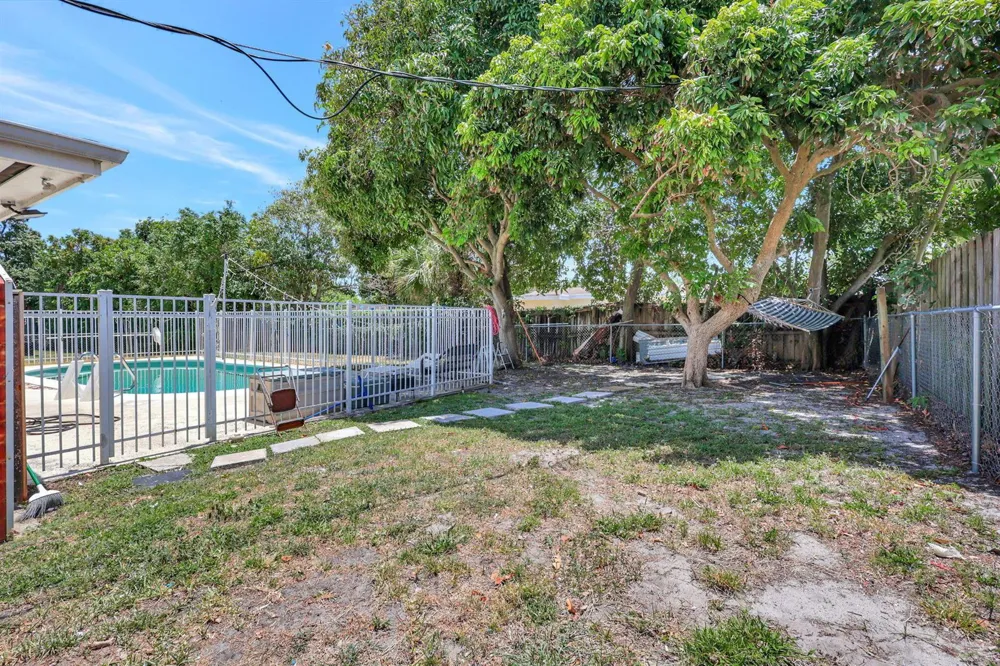 334 SW 13th Avenue Boynton Beach, FL 33435