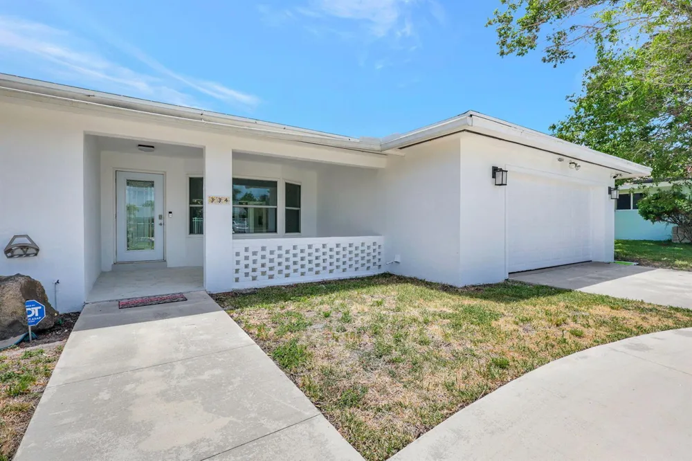 334 SW 13th Avenue Boynton Beach, FL 33435