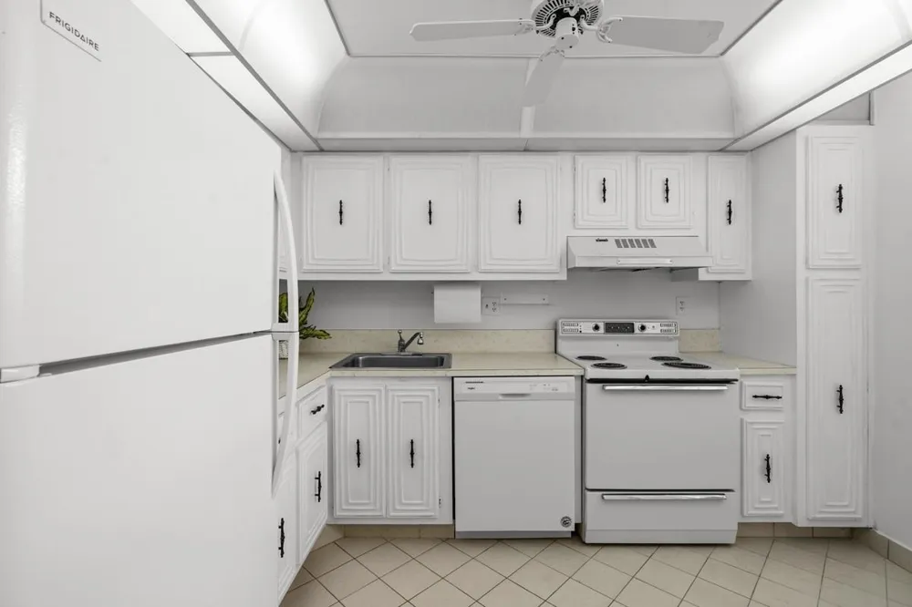 7080 ENVIRON BOULEVARD #423 Lauderhill, FL 33319