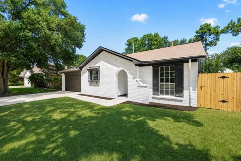 13814 Bella Drive