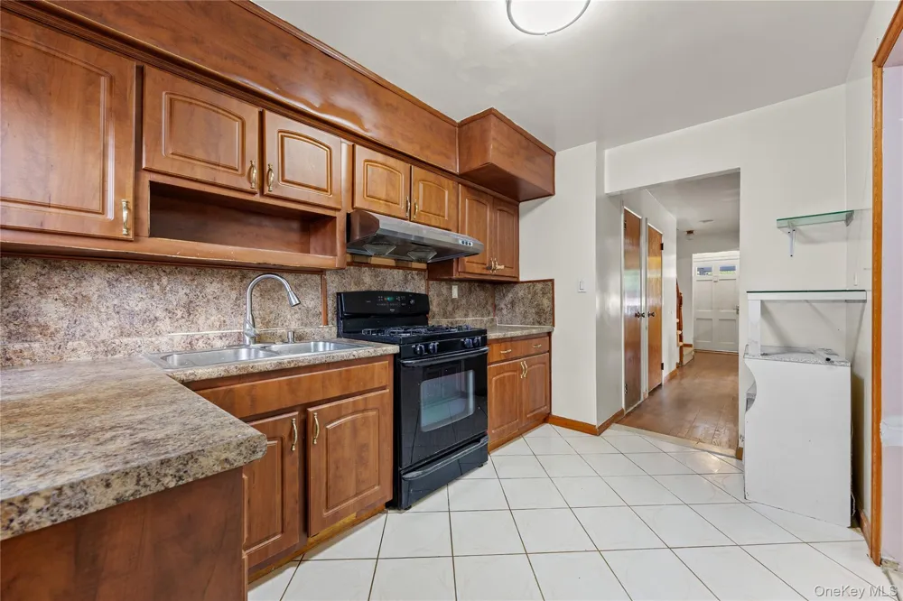 142-10 Oak Avenue Flushing, NY 11355