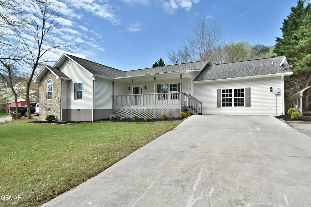 2913 Village Lane Sevierville, TN 37862
