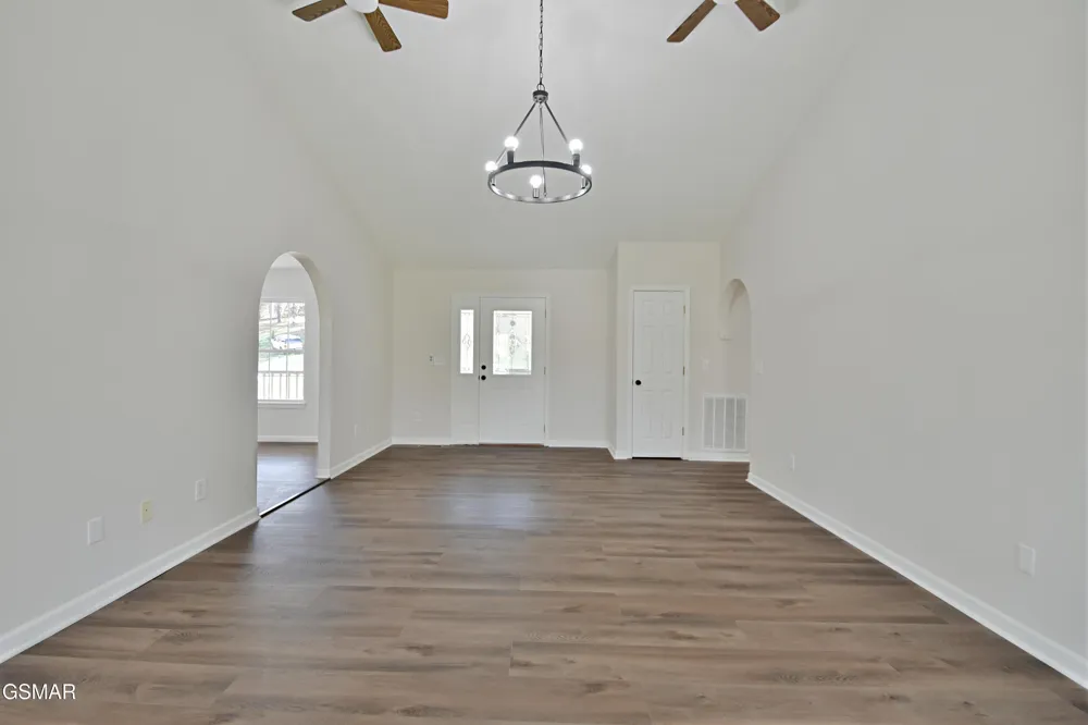 2913 Village Lane Sevierville, TN 37862