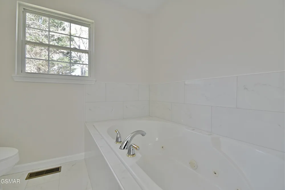 2913 Village Lane Sevierville, TN 37862