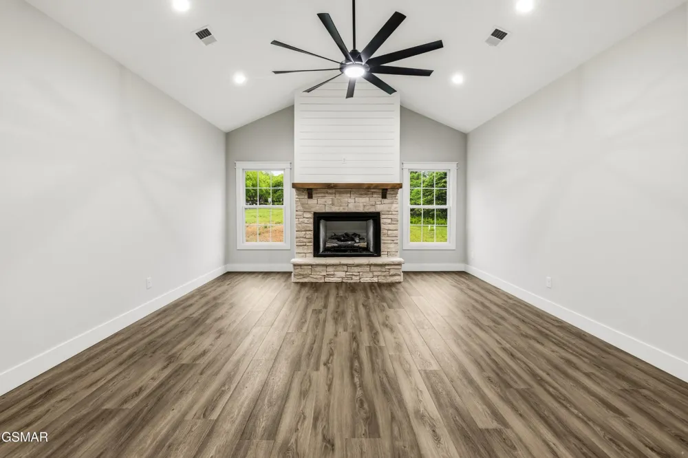 910 Fine Glen Drive Sevierville, TN 37862