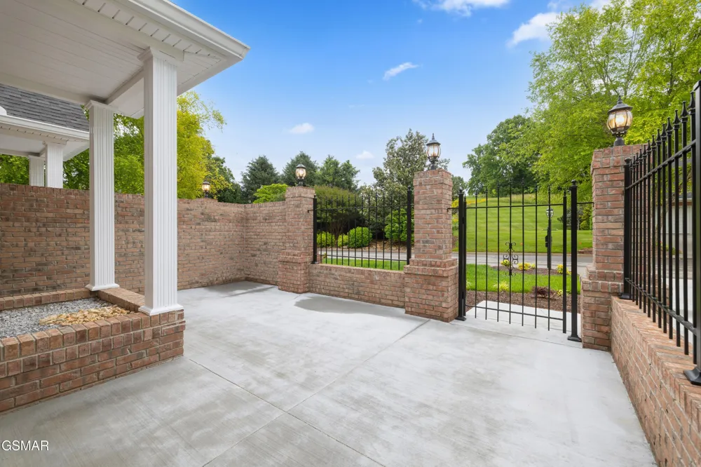 910 Fine Glen Drive Sevierville, TN 37862
