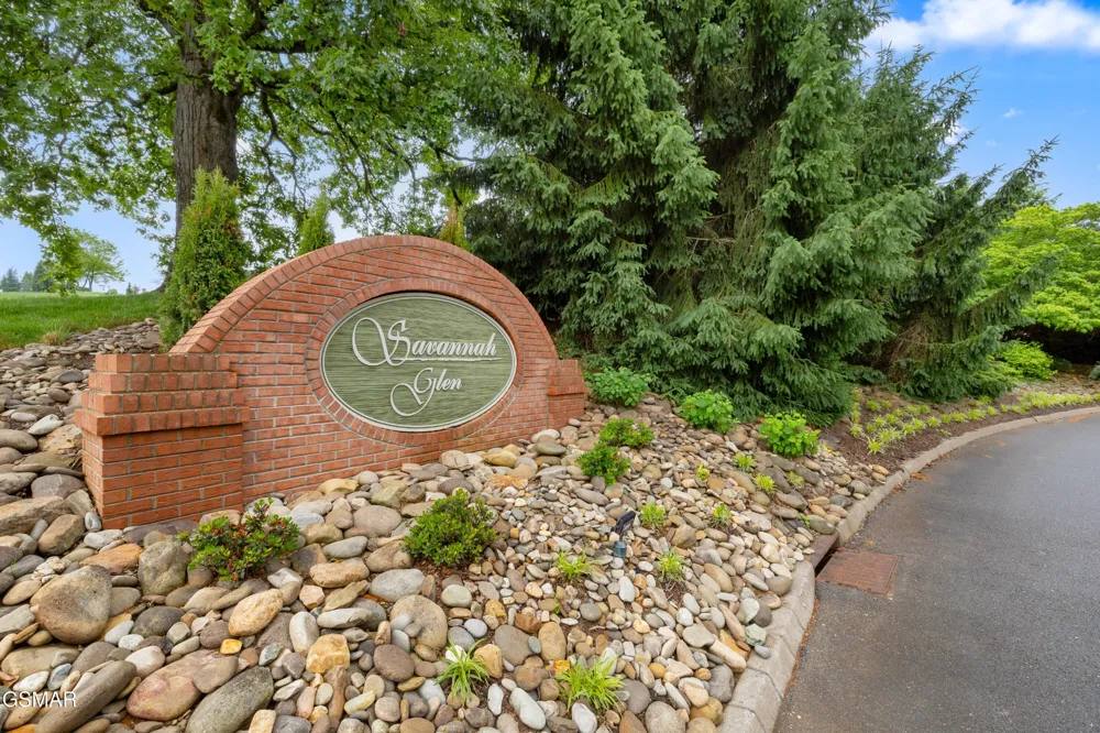 910 Fine Glen Drive Sevierville, TN 37862