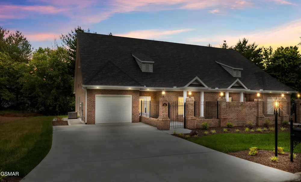 910 Fine Glen Drive Sevierville, TN 37862