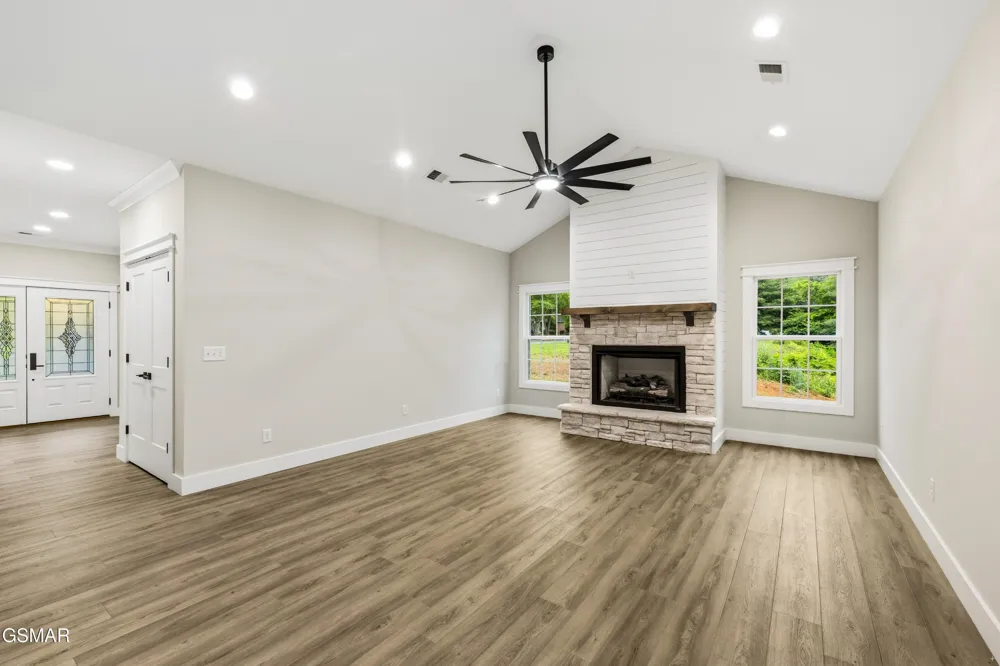 910 Fine Glen Drive Sevierville, TN 37862