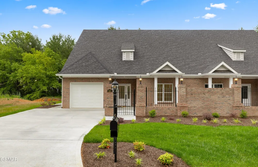 910 Fine Glen Drive Sevierville, TN 37862
