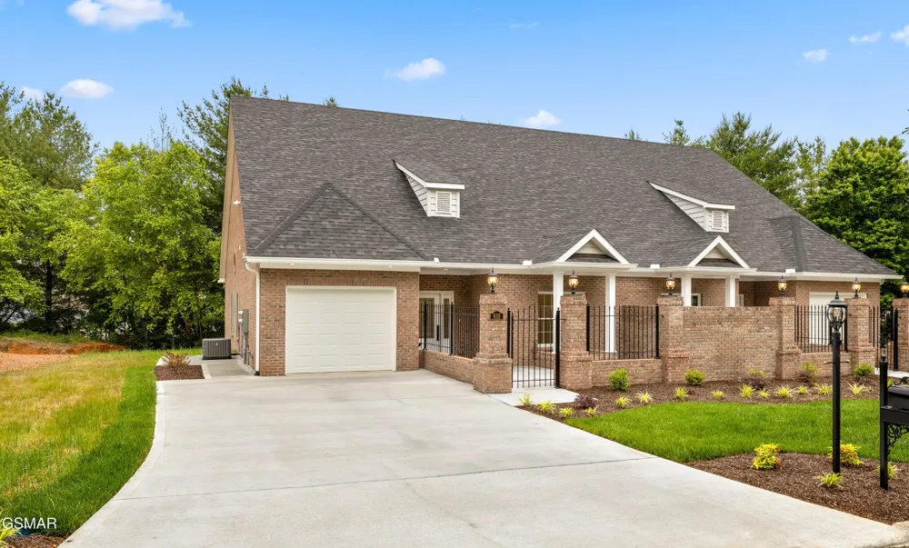 910 Fine Glen Drive Sevierville, TN 37862
