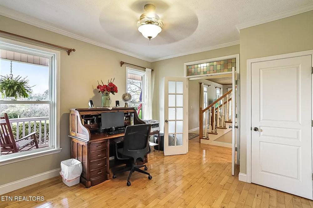 8660 Shackleford Lane Strawberry Plains, TN 37871