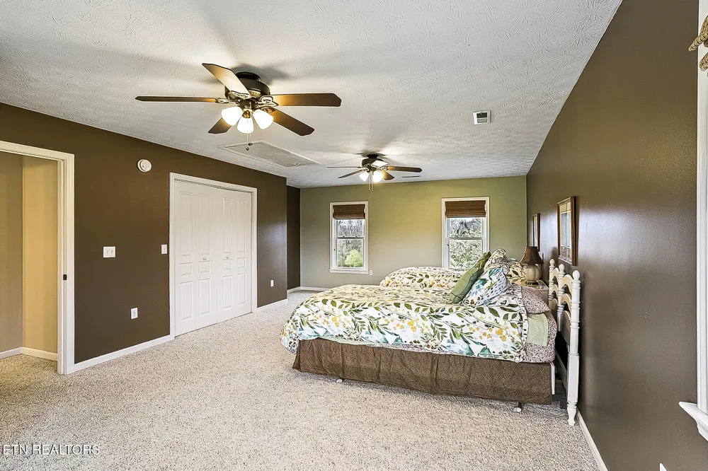 8660 Shackleford Lane Strawberry Plains, TN 37871