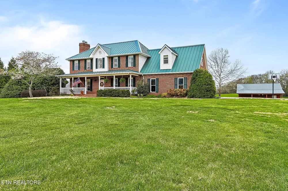 8660 Shackleford Lane Strawberry Plains, TN 37871