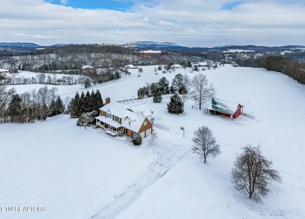 8660 Shackleford Lane Strawberry Plains, TN 37871