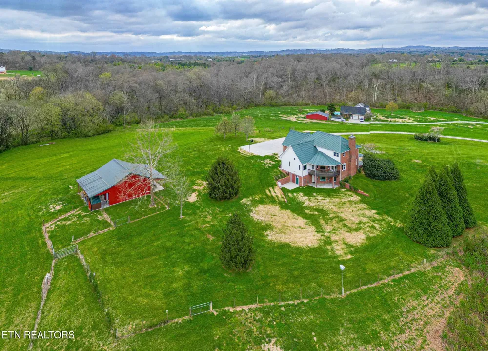 8660 Shackleford Lane Strawberry Plains, TN 37871