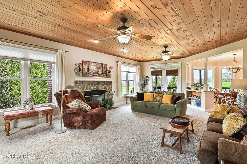8660 Shackleford Lane Strawberry Plains, TN 37871