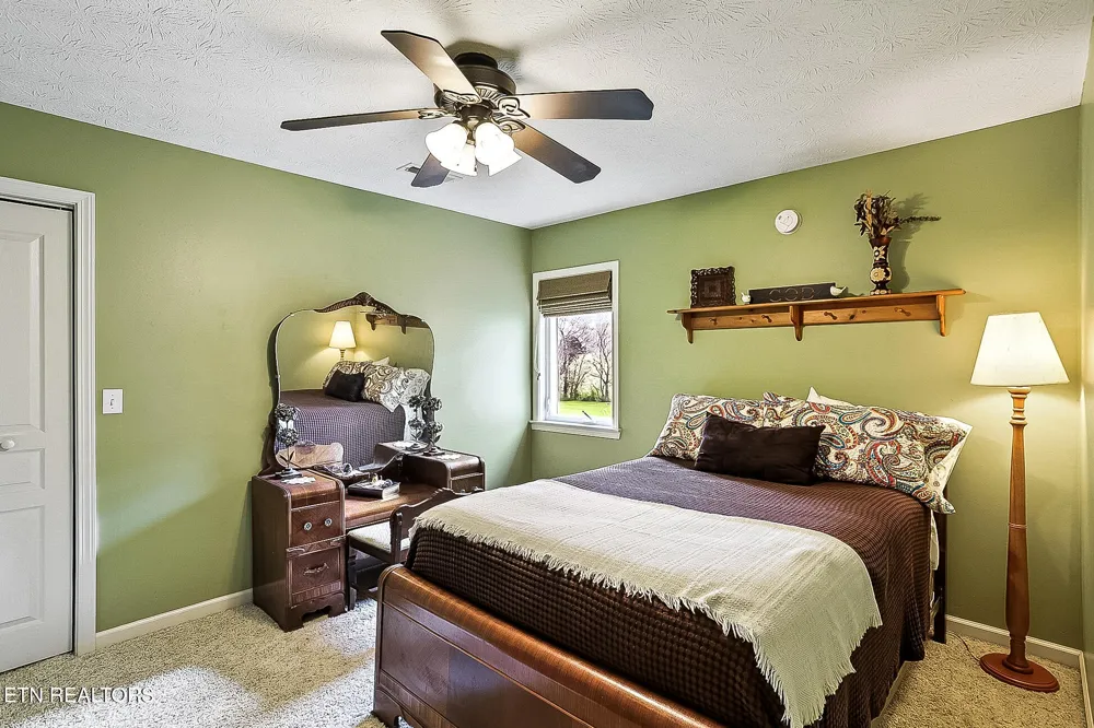 8660 Shackleford Lane Strawberry Plains, TN 37871