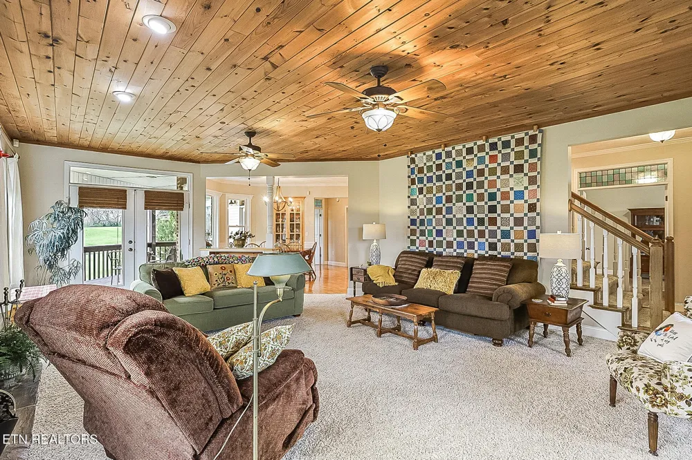 8660 Shackleford Lane Strawberry Plains, TN 37871