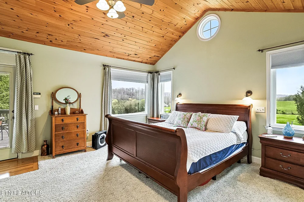 8660 Shackleford Lane Strawberry Plains, TN 37871