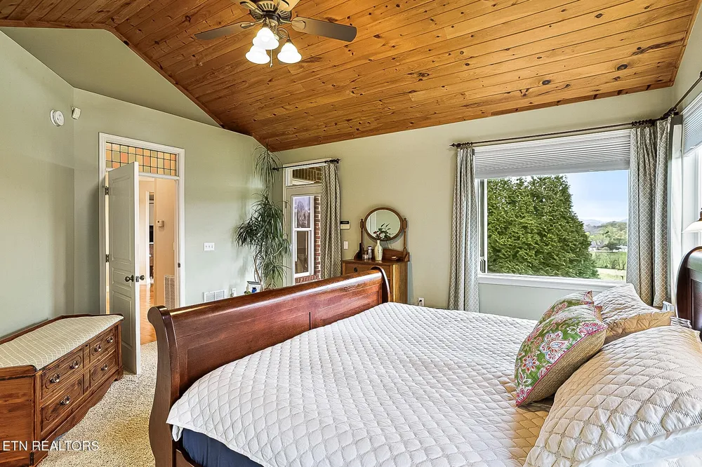 8660 Shackleford Lane Strawberry Plains, TN 37871