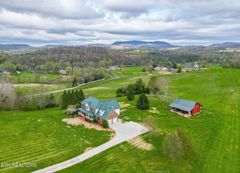 8660 Shackleford Lane Strawberry Plains, TN 37871