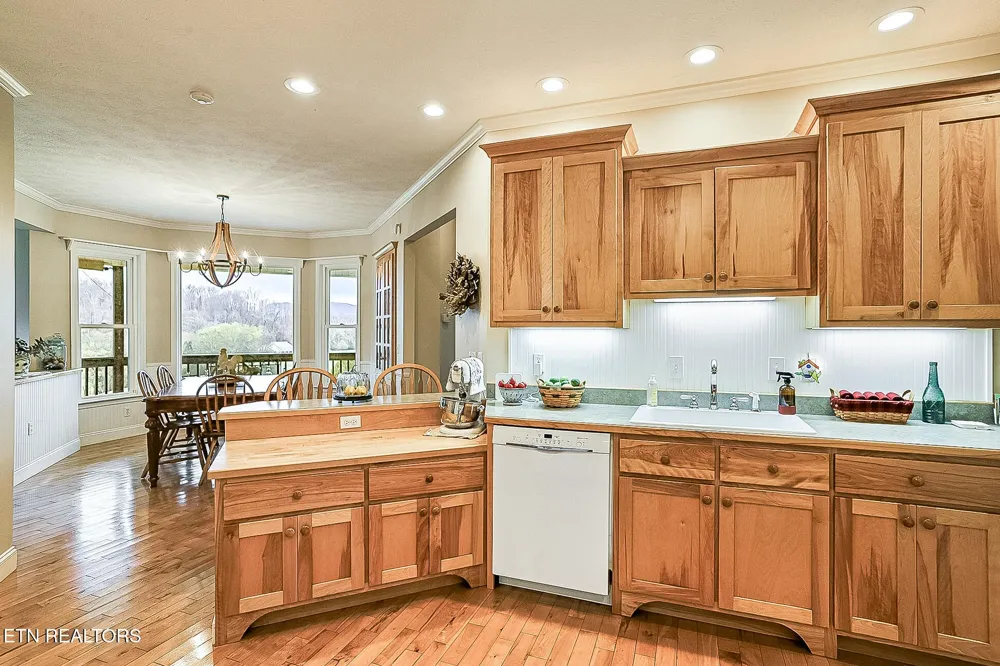 8660 Shackleford Lane Strawberry Plains, TN 37871