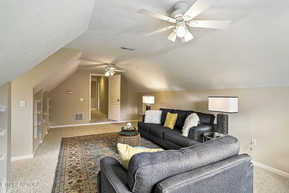 8660 Shackleford Lane Strawberry Plains, TN 37871