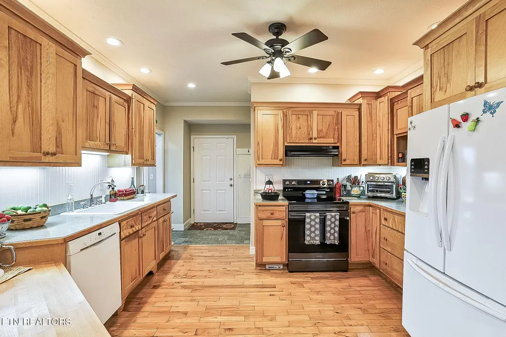 8660 Shackleford Lane Strawberry Plains, TN 37871