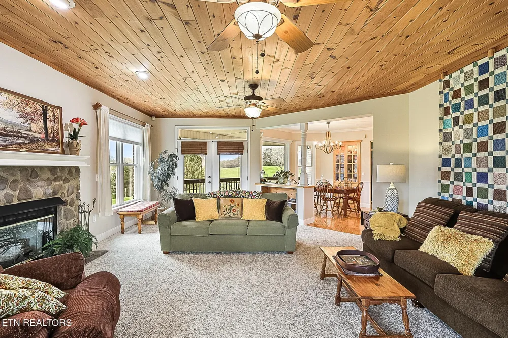 8660 Shackleford Lane Strawberry Plains, TN 37871