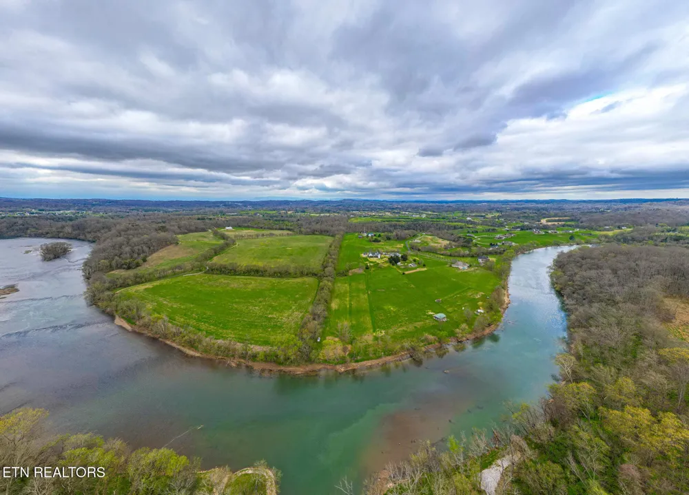8660 Shackleford Lane Strawberry Plains, TN 37871