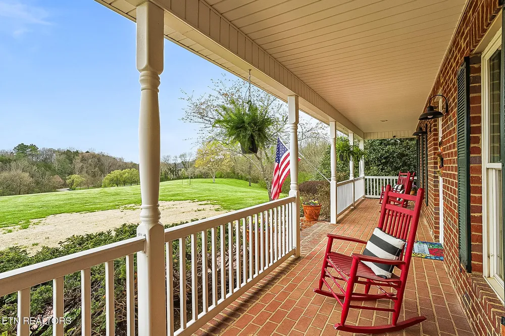 8660 Shackleford Lane Strawberry Plains, TN 37871