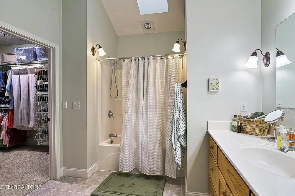 8660 Shackleford Lane Strawberry Plains, TN 37871