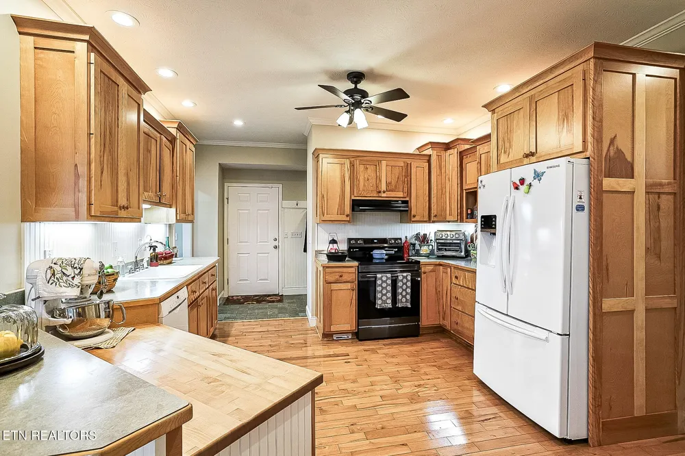 8660 Shackleford Lane Strawberry Plains, TN 37871