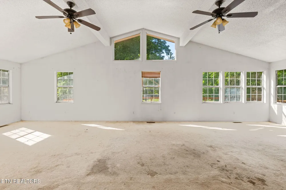 369 Back Valley Rd Oliver Springs, TN 37840