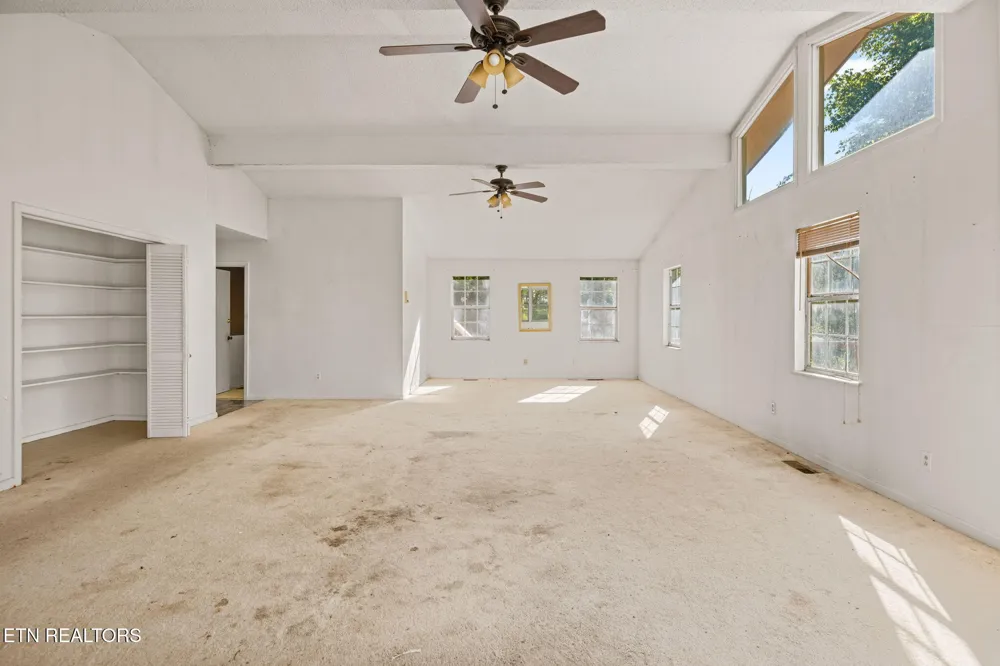 369 Back Valley Rd Oliver Springs, TN 37840