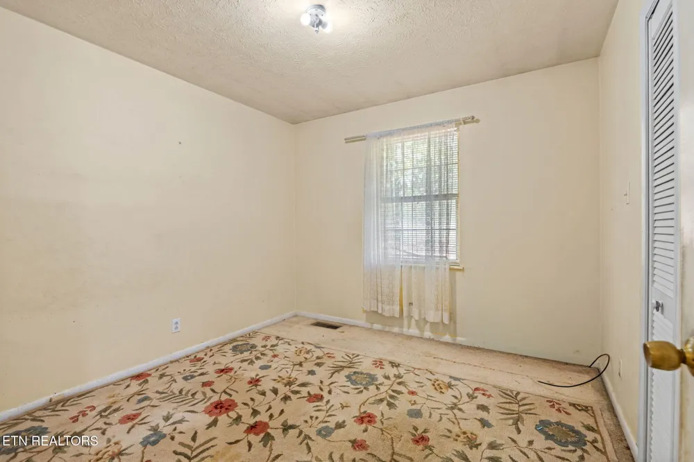 369 Back Valley Rd Oliver Springs, TN 37840