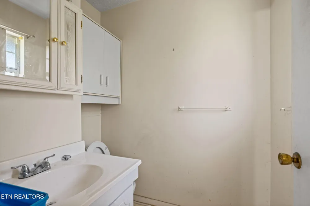 369 Back Valley Rd Oliver Springs, TN 37840