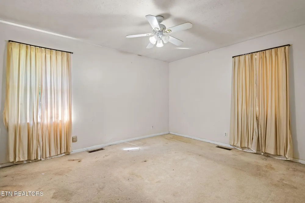 369 Back Valley Rd Oliver Springs, TN 37840