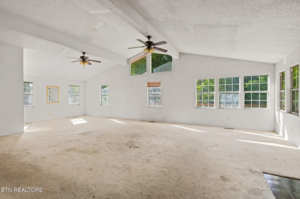 369 Back Valley Rd Oliver Springs, TN 37840
