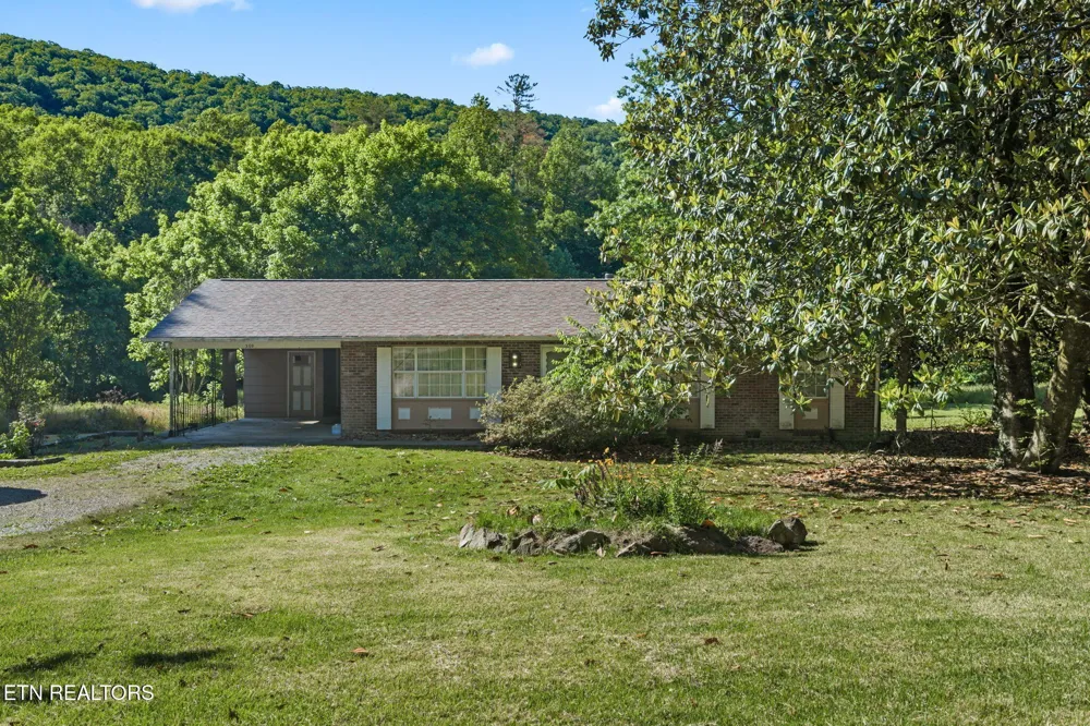 369 Back Valley Rd Oliver Springs, TN 37840