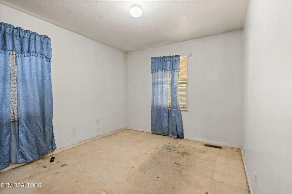 369 Back Valley Rd Oliver Springs, TN 37840