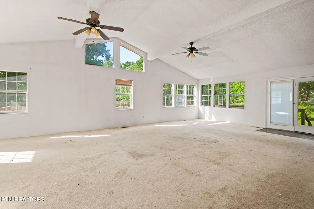 369 Back Valley Rd Oliver Springs, TN 37840