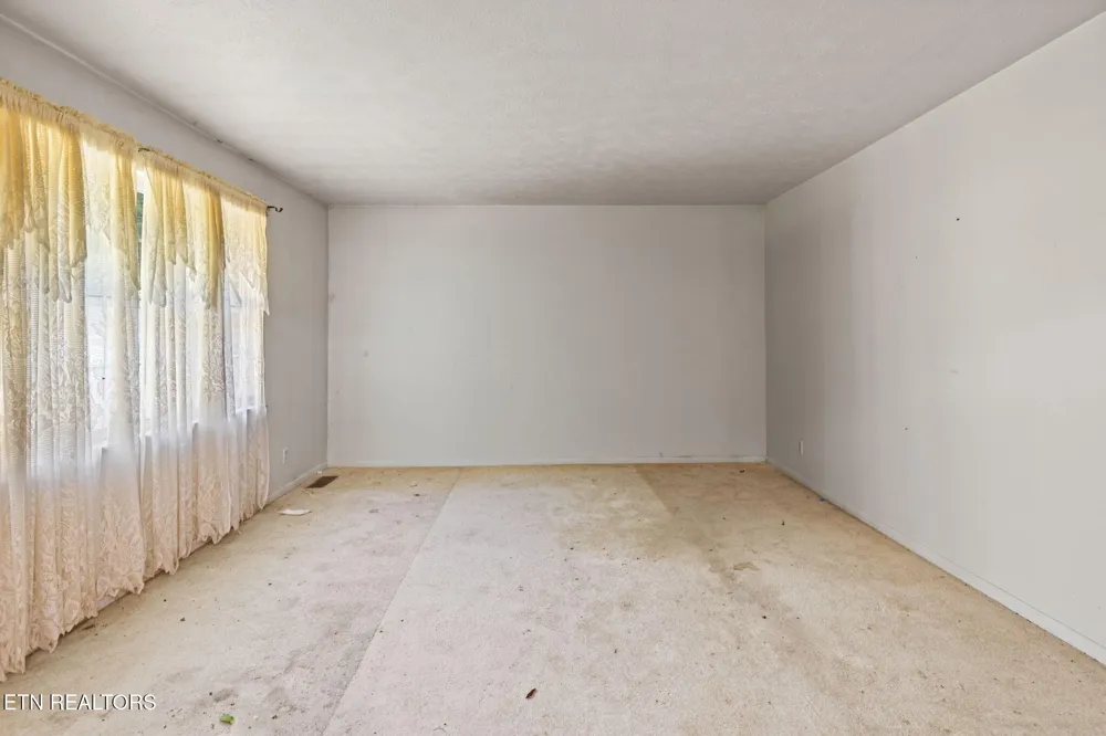 369 Back Valley Rd Oliver Springs, TN 37840