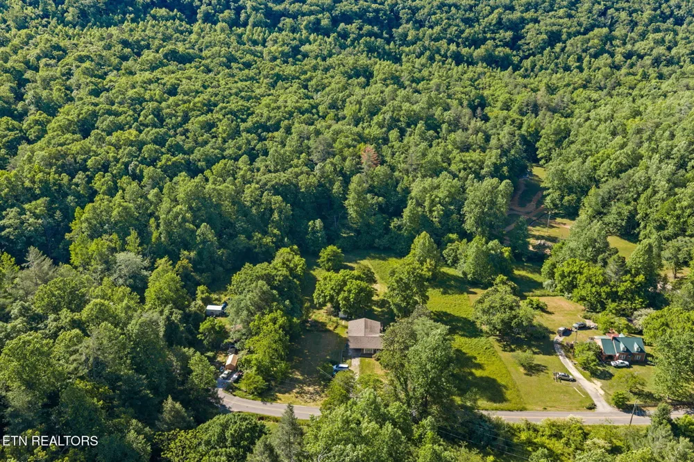 369 Back Valley Rd Oliver Springs, TN 37840