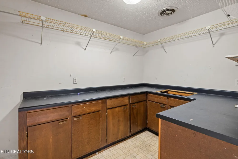 369 Back Valley Rd Oliver Springs, TN 37840