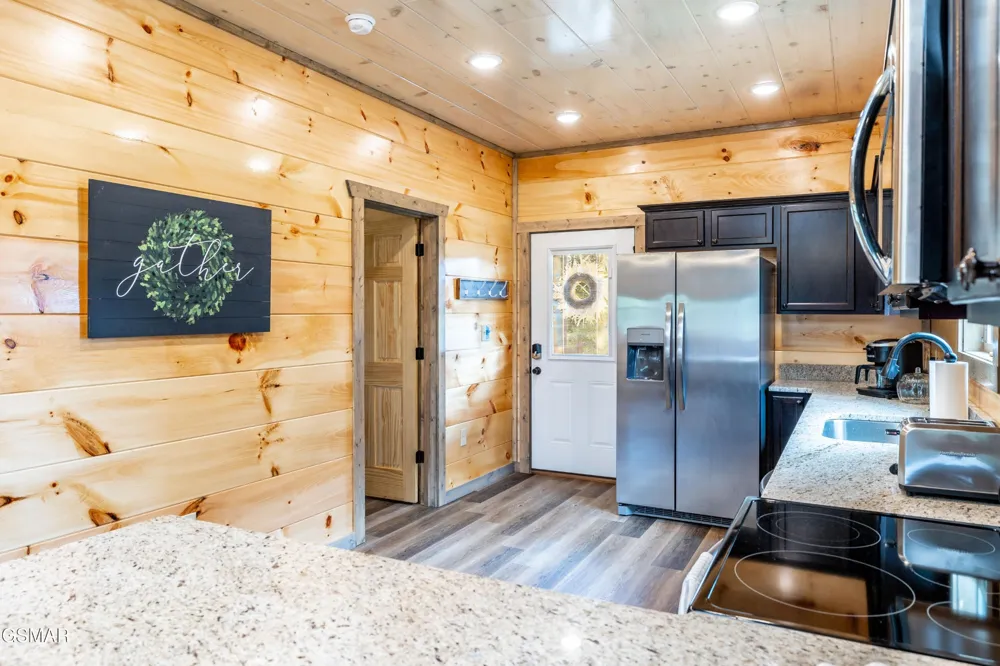 2107 Eagle Feather Drive Sevierville, TN 37862